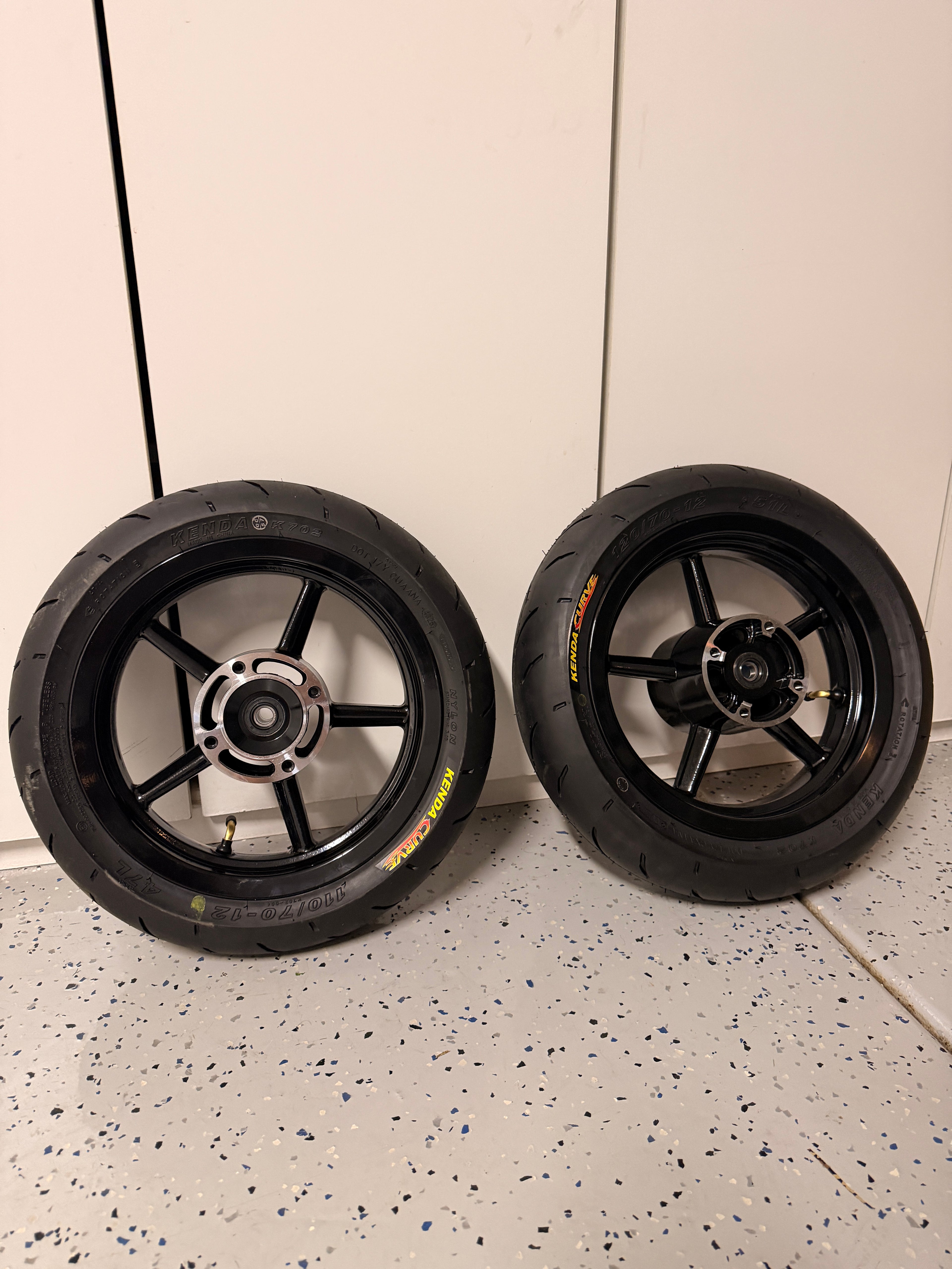 Kenda Curve 12in Supermotos ( Mag 5)